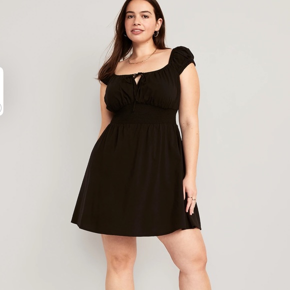 NWT OLD NAVY  Waist-Defined Floral Mini Dress Color: Black Jack - Picture 4 of 6